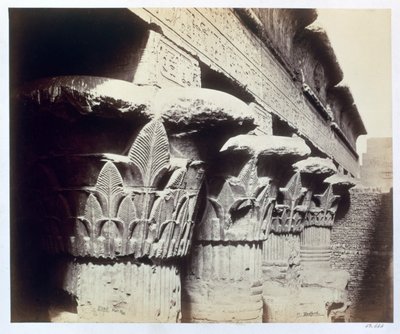 Los capiteles del pórtico, Templo de Jnum, Esna, Egipto, 1862 de Francis Bedford