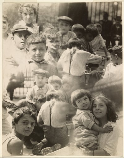 [Fotomontaje de niños] de Francis Bruguière