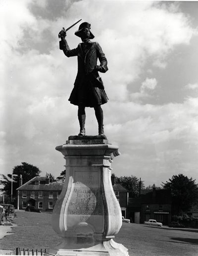 Estatua del Mayor General James Wolfe de Francis Derwent Wood