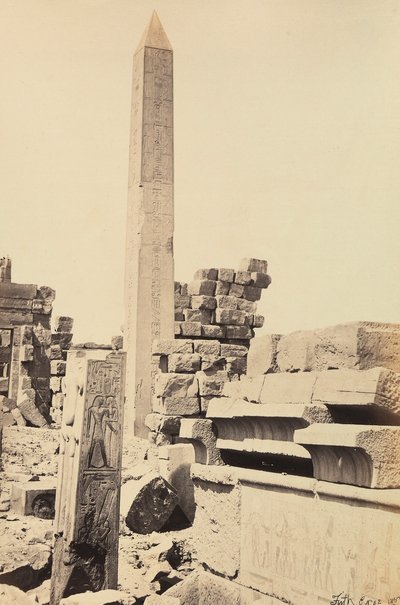 "Egipto y Palestina": obelisco de granito construido por el faraón Tutmosis I y la reina Hatshepsut en el gran templo de Amón-Ra, Karnak, Egipto de Francis Frith