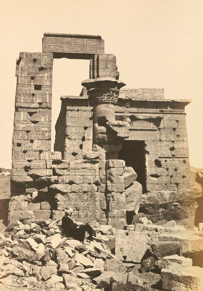 "Egipto y Palestina": ruinas de la ciudad de Hermonthis con el templo de Cleopatra en Erment, cerca de Tebas, Alto Egipto de Francis Frith