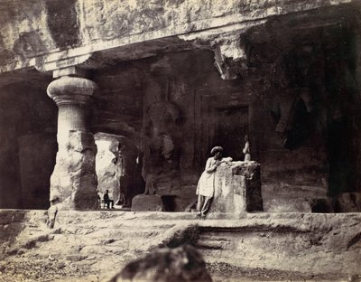 Elefanta desde la cueva de agua, Bahía de Coombe Martin, Watermouth, 1870s de Francis Frith