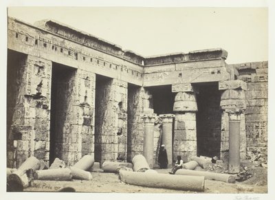Patio interior de Medinet Habbo, Tebas, 1857 de Francis Frith