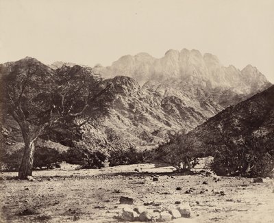 Monte Serbal, desde el Wádee Feyrán, Egipto,1858 (foto) de Francis Frith