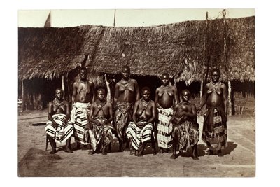 Esposas del Rey Jorge, Opobo, cerca de Calabar, Nigeria, c.1870 de Francis W. Joaque