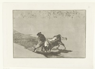Stierenvechter in een arena El diestrísimo estudiante de Falces, embozado burla al toro con sus quiebros Stierenvechten (series title) La Tauromaquia (series title) de Francisco de Goya