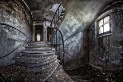 Escalera de caracol abandonada de Francois Casanova