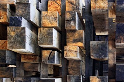 Bloques de madera apilados de estilo rústico de Francois Casanova
