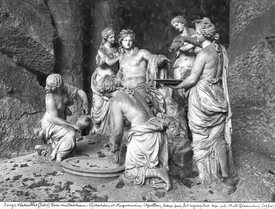Apolo atendido por las ninfas en el bosque de los Baños de Apolo, ejecutado con la asistencia de Thomas Regnaudin (1622-1706) 1666-75 de Francois Girardon