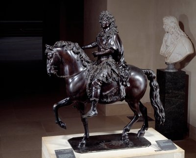 Estatua ecuestre del Rey Luis XIV (1638-1715) en bronce fundido a la cera perdida. Escultura de François Girardon (1628-1715). Siglo XVII. Dim. 1,02x0,98x0,5 m París, Museo del Louvre de Francois Girardon