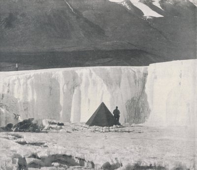 Campamento en un Barranco Superficial del Glaciar Taylor, c1911, 1913 de Frank Debenham