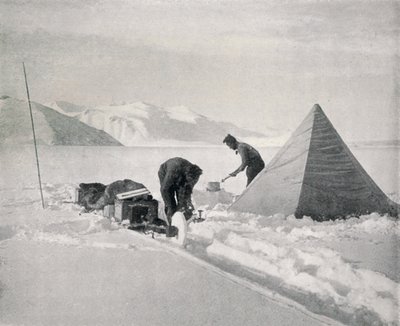 Trineo pesado en nueva nieve cerca de Point Disappointment, diciembre 1911, 1913 de Frank Debenham