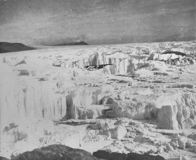 El glaciar Koettlitz, justo al norte de la isla Heald, mostrando pináculos de hielo de Frank Debenham