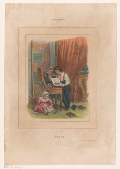 Tres niños mirando libros
L