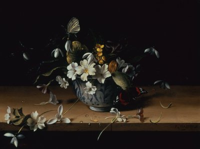 Flores en un cuenco de porcelana china azul y blanca con una mariposa almirante roja sobre una cornisa de madera (óleo sobre tabla) de François Habert