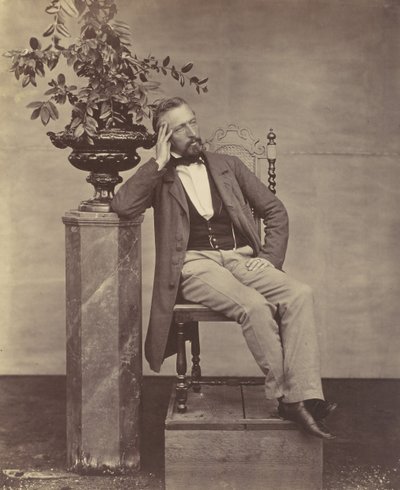 [Mathias Höusermann sentado con el codo sobre un pedestal sosteniendo un jarrón de flores], 1850s-60s de Franz Antoine