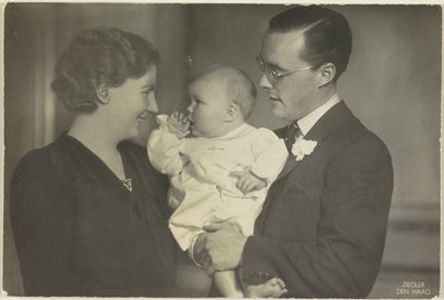 Retrato de Juliana, Reina de los Países Bajos, Bernhard van Lippe-Biesterfeld y Beatriz, Reina de los Países Bajos de Franz Ziegler