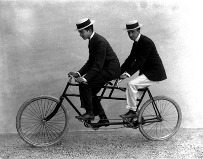 Dos hombres en un tándem, Florencia, 1895 de Fratelli Alinari Fratelli Alinari
