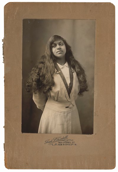 Retrato de mujer,c. 1910 (foto) de Fred S. Tisdell