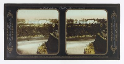 Verano en las Cataratas del Niágara, La Casa Clifton desde la Casa del Ferry de Frederic and William Langenheim