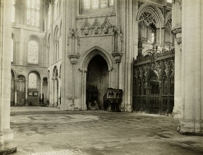 Catedral de Ely: Octógono del transepto sur Sillas y bancos retirados de Frederick H. Evans