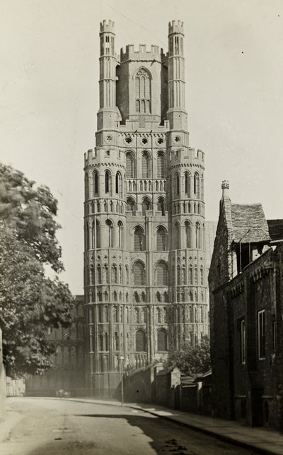 Catedral de Ely: Torre Oeste desde la Galería de Frederick H. Evans