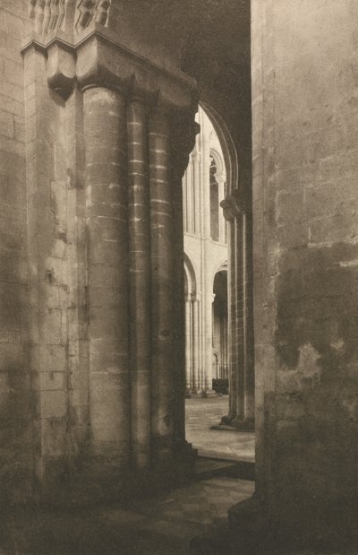 Trabajo de cámara: Catedral de Ely: Un recuerdo de los normandos, 1903 de Frederick Henry Evans