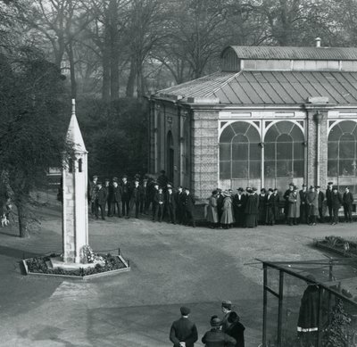 Día del Armisticio en el Monumento a la Guerra, Zoológico de Londres, 11 de noviembre de 1923 de Frederick William Bond