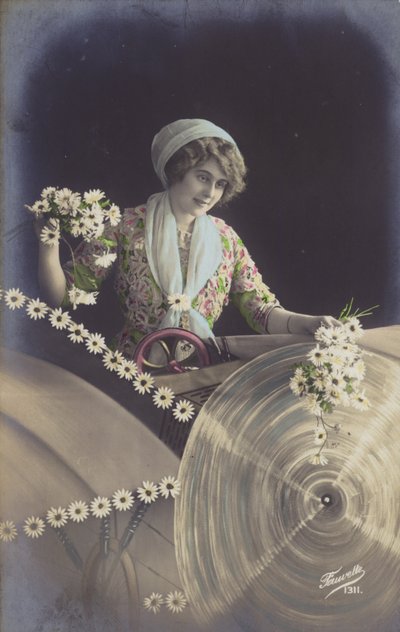 Una joven sosteniendo muchas flores y trabajando en una fábrica de French Photographer