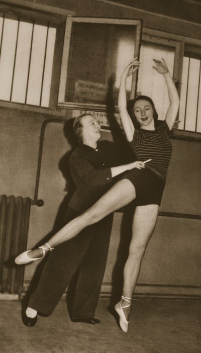 Bronislava Nijinska con Rosella Hightower, del Grand Ballet de Monte-Carlo, 1949 de French Photographer
