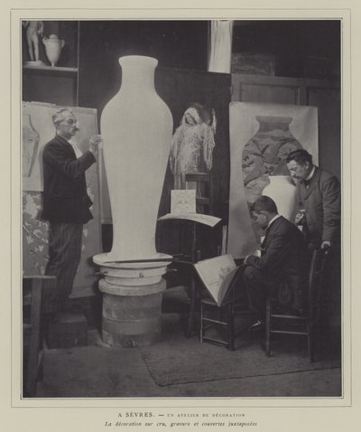 Taller de decoración en la fábrica de porcelana de Sèvres, Francia de French Photographer