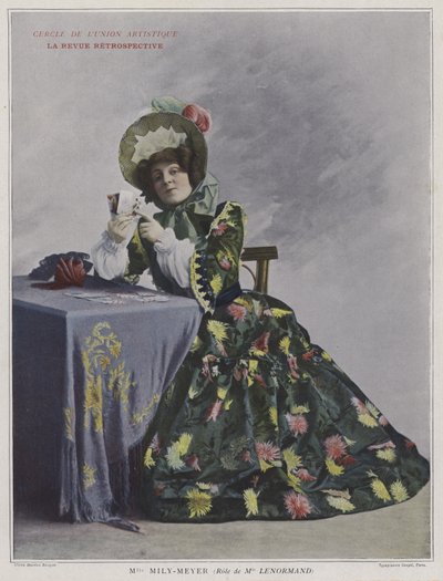 Emilie Mily-Meyer como Mademoiselle Lenormand en La Revue Retrospective de French Photographer