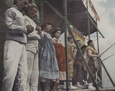 Artistas de feria en el escenario (foto en color) de French Photographer