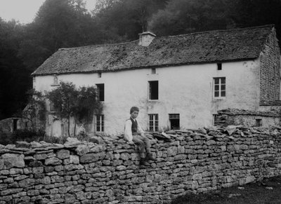 Granja en las cercanías de Bourmont en Haute Marne, c.1880 de French Photographer