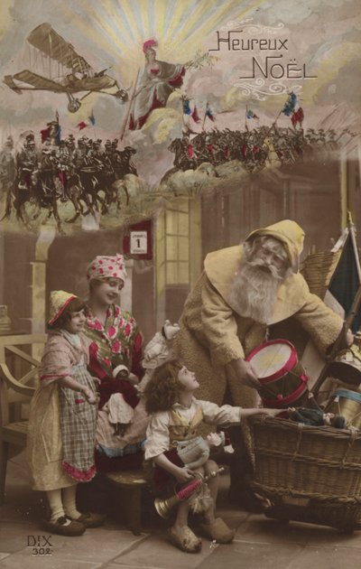 Papá Noel dando regalos a los niños, con batalla de la Primera Guerra Mundial en el fondo de French Photographer
