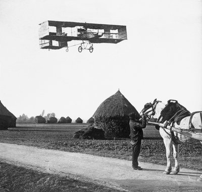Vuelo de Henri Farman (1874-1958) de Chalons a Reims, 1908 de French Photographer