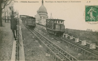 Ferrocarril funicular subiendo Montmartre hacia el Sacre-Coeur en París de French Photographer
