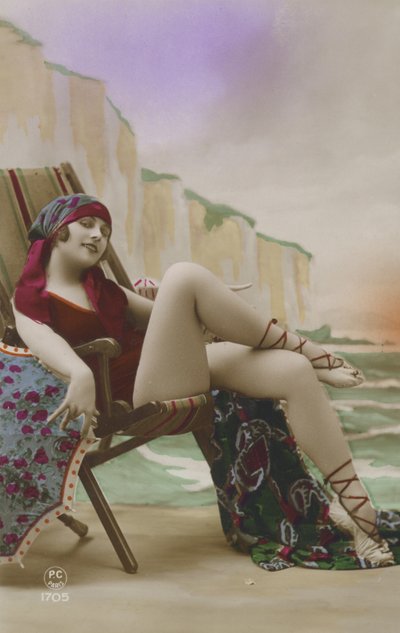 Chica en una tumbona (foto a color) de French Photographer