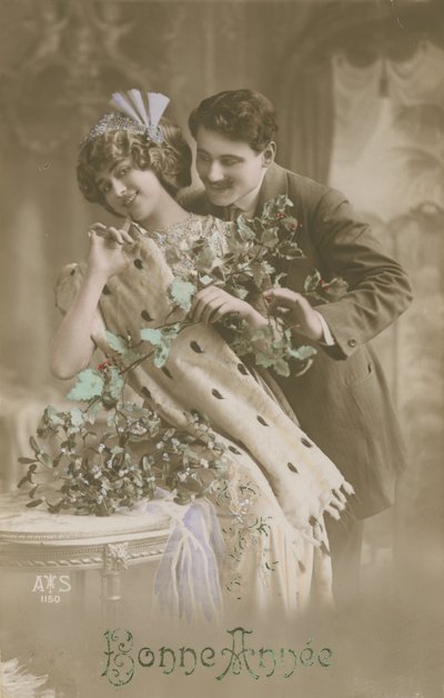 Tarjeta de felicitación de Año Nuevo con pareja romántica sosteniendo muérdago de French Photographer
