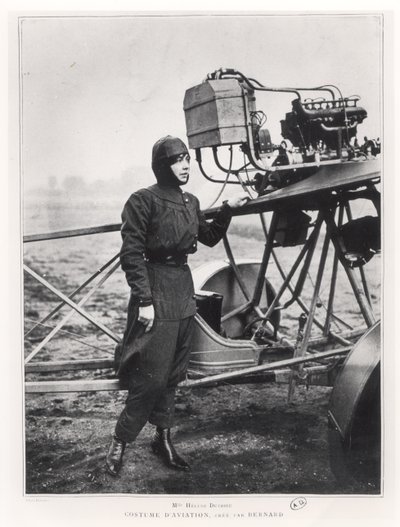 Helene Dutrieu (1877-1961) junto a un avión, antes de 1914 de French Photographer