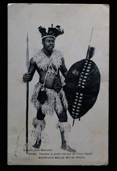 Kiki, bailarina que actuaba descalza sobre vidrio roto, Buffalo Bill (William Frederick Cody) de French Photographer