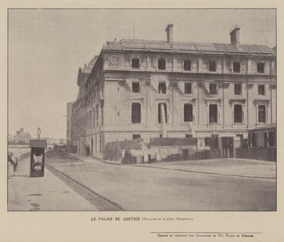 La Comuna de París, El Palacio de Justicia, Vista desde la plaza Dauphine de French Photographer