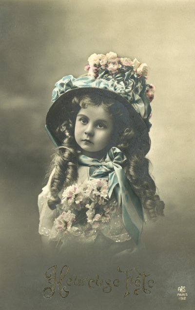 Niña con un sombrero grande de French Photographer