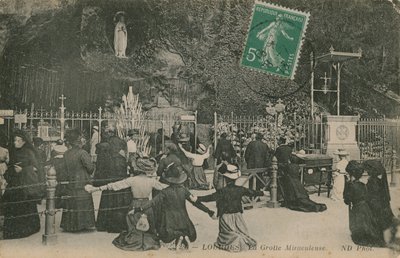 Lourdes, La Gruta Milagrosa. Postal enviada el 28 de marzo de 1913. de French Photographer