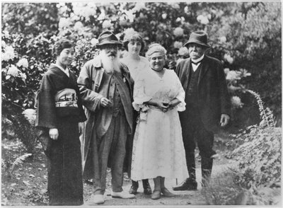 Madame Kuroki, Claude Monet (1840-1926), Alice Butler (1894-1949), Blanche Hoschede-Monet y Georges Clemenceau (1841-1929) en el jardín de Giverny de French Photographer