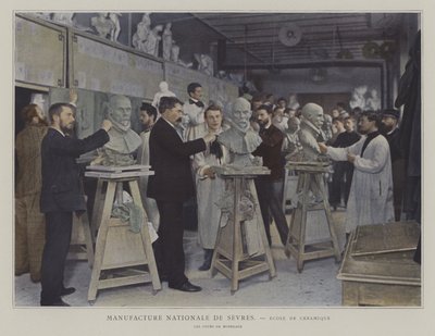 Clase de modelado en la escuela de cerámica de la fábrica de porcelana de Sèvres, Francia de French Photographer