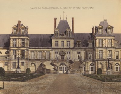 Palacio de Fontainebleau, fachada y entrada principal (foto en color) de French Photographer