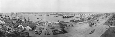 Panorama de la Rada y del Puente de Burdeos, Vista Tomada desde la Aduana (foto en blanco y negro) de French Photographer