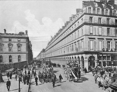 París - La Rue de Rivoli (foto en blanco y negro) de French Photographer