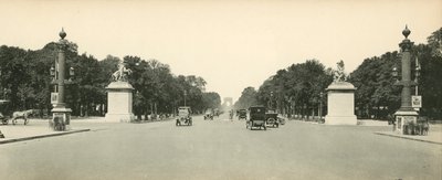 París, Perspectiva de la Avenida de los Campos Elíseos, Los Caballos de Marly de French Photographer